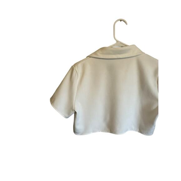 Micas Women's Medium White Cropped Short Sleeve Collared Button Up Blouse - Picture 6 of 10